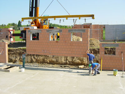 LKW mit Wandelementen