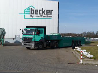 LKW mit Wandelementen